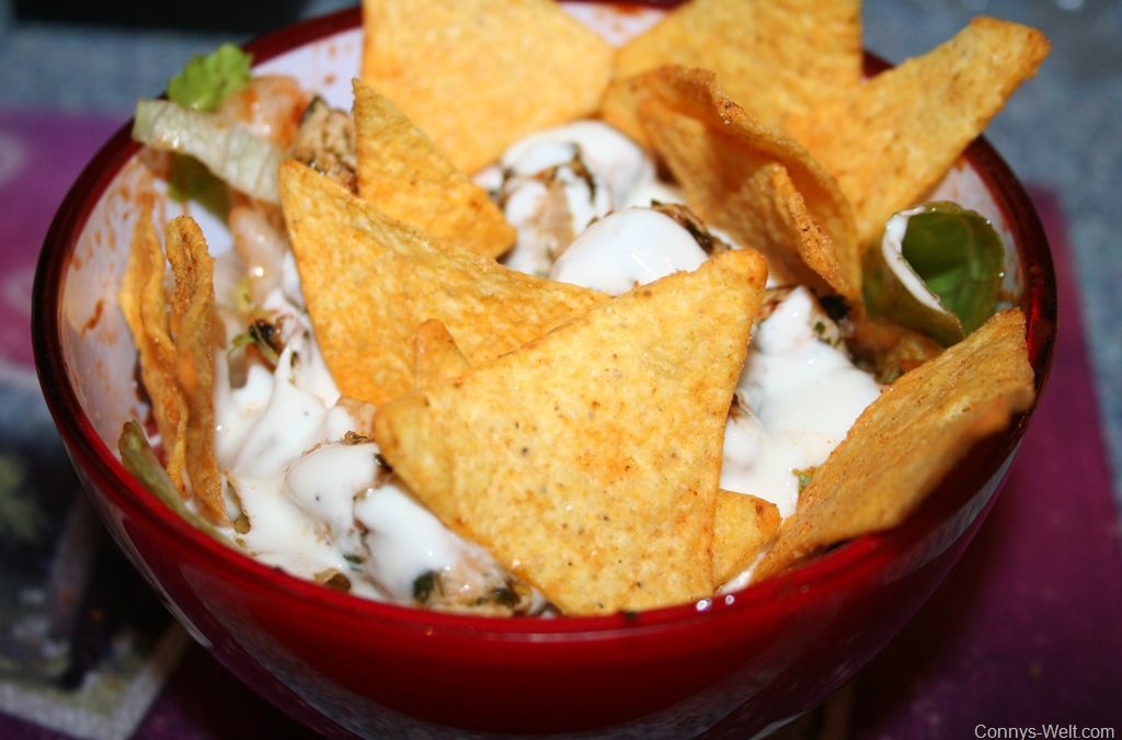 Burrito Bowl mit würzig-frischer Putenbrust und knusprigen Mais-Chips