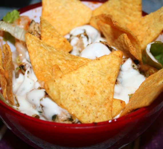 Burrito Bowl mit würzig-frischer Putenbrust und knusprigen Mais-Chips
