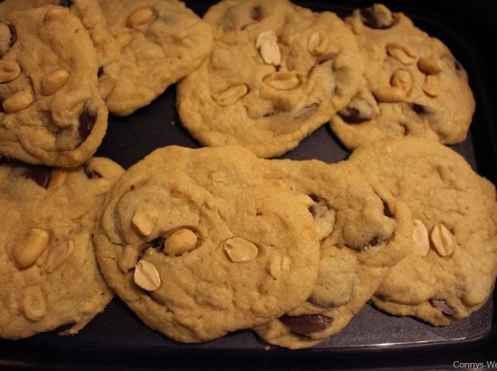 Knusprige Erdnuss-Cookies und Schokotropfen