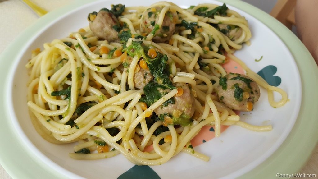 Spaghetti mit Linsen, Spinat und Hackbällchen
