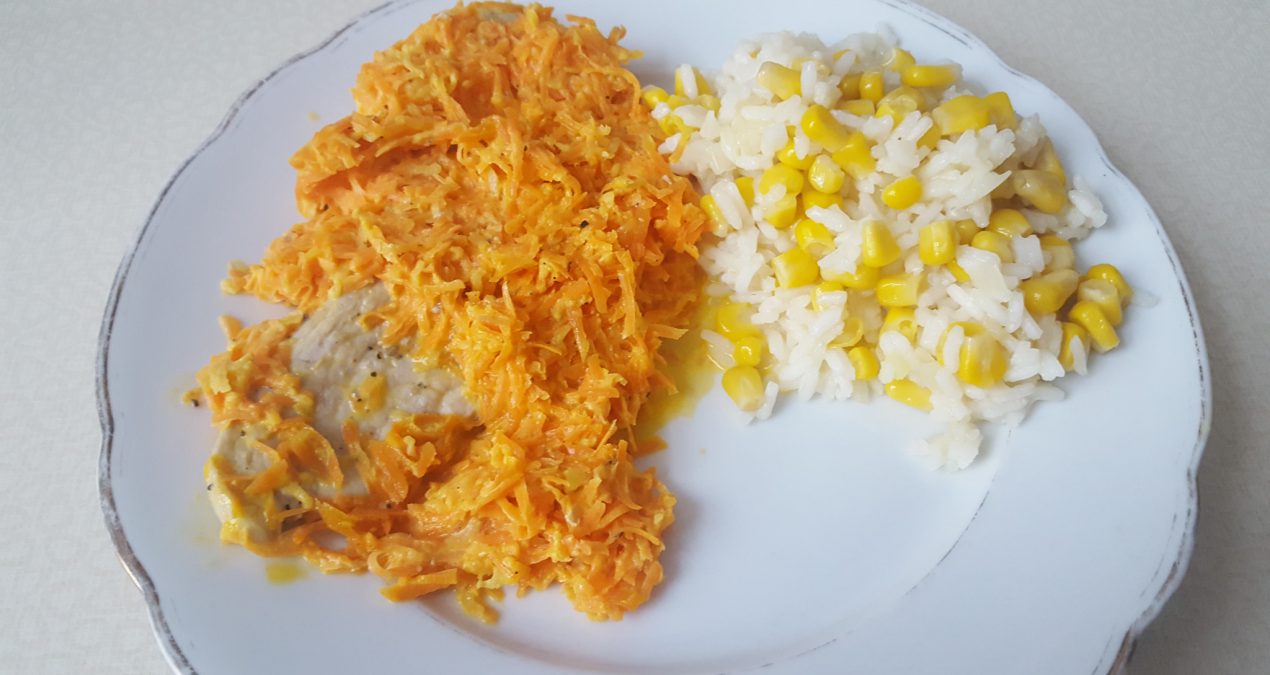 Karotten-Apfel-Schnitzel mit Mais-Reis